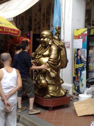 BuddhaStatue-Chinatown-Singapore-20080110