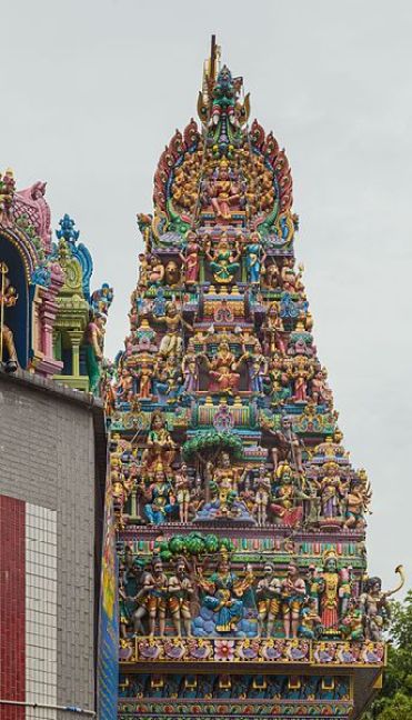 2016_Singapur,_Little_India,_Świątynia_Sri_Veeramakaliamman_(25)