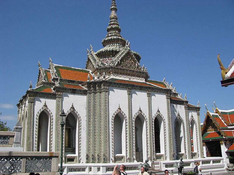 800px-Wat_Phra_Sri_Rattana_Satsadaram_14